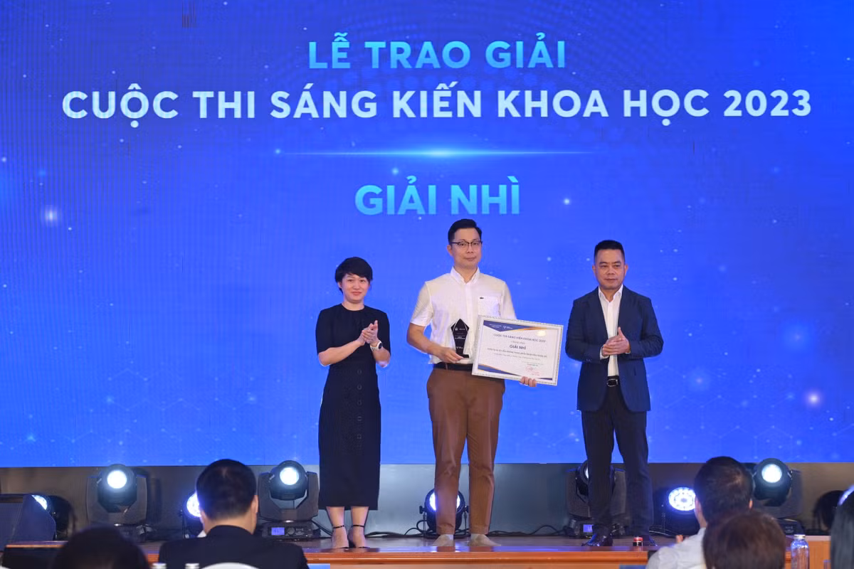 VinUni giành giải Nhì Cuộc Thi Sáng kiến Khoa học 2023 VinUni gianh giai Nhi Cuoc Thi Sang kien Khoa hoc 2023