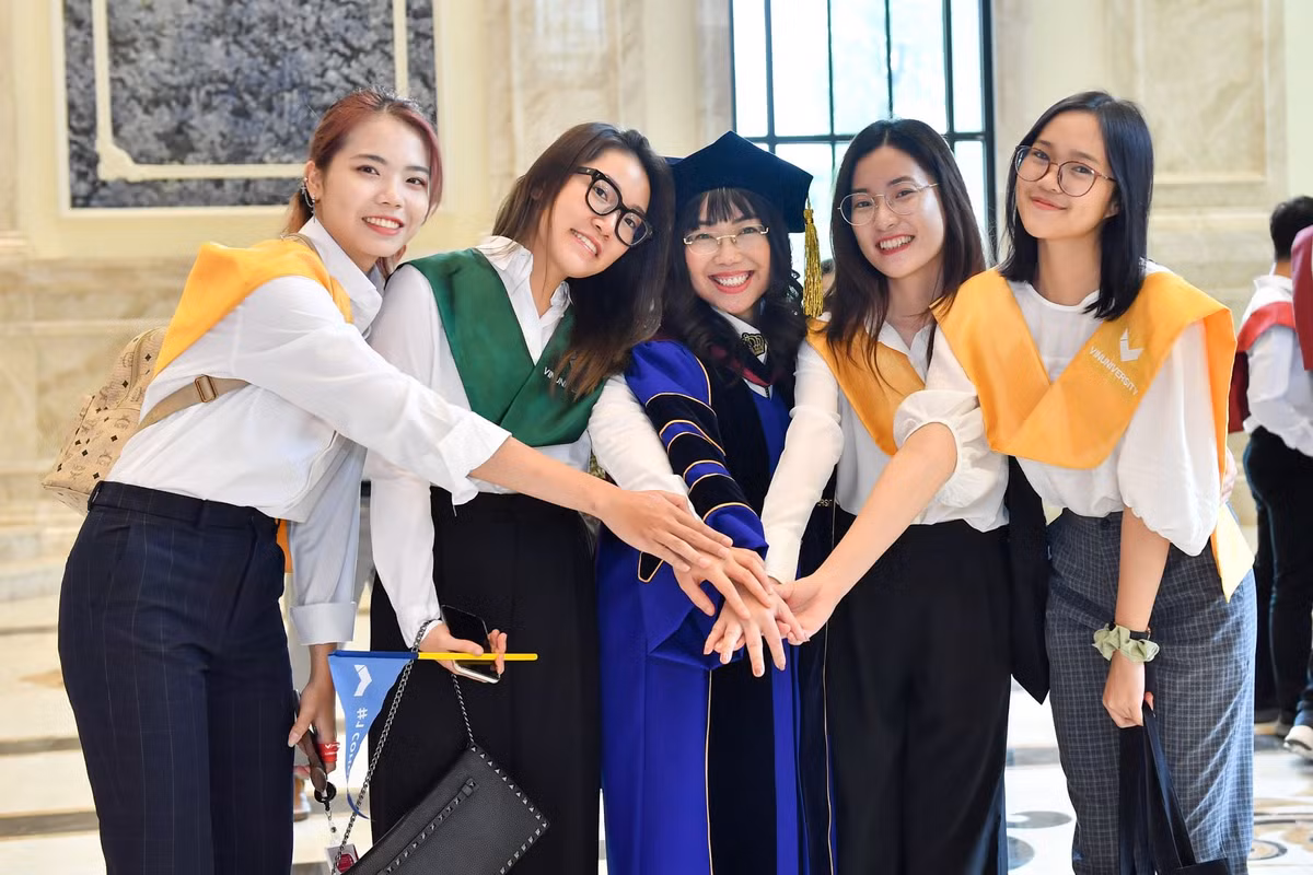 Giáo sư Đại học Cornell: “Tôi bất ngờ vì sự phát triển nhanh chóng của VinUni” - Hình 6 Giao su Dai hoc Cornell: “Toi bat ngo vi su phat trien nhanh chong cua VinUni”-Hinh-6