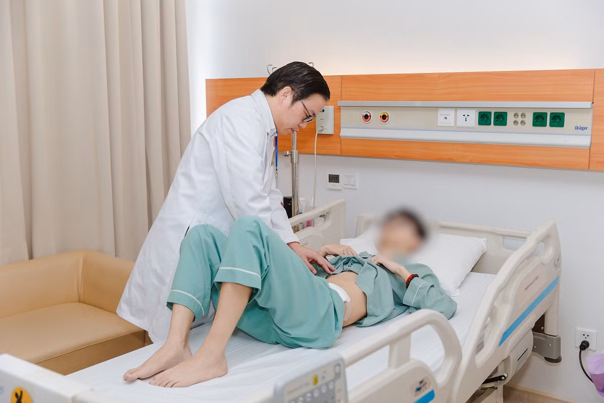 “Chiến dịch” ngoạn mục giải cứu chàng trai 19 tuổi khỏi khối u xương khổng lồ - Hình 2 “Chien dich” ngoan muc giai cuu chang trai 19 tuoi khoi khoi u xuong khong lo-Hinh-2