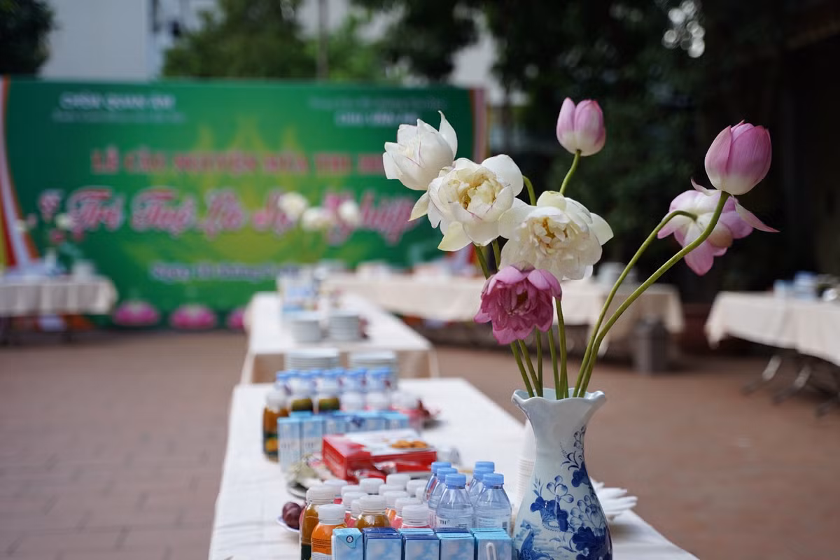Ha Noi: Gan 1800 ban tre ve chua Quan Am cau nguyen truoc ky thi tot nghiep THPT-Hinh-3