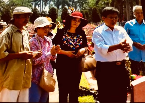 Nhớ những người bạn năm ấy ra đi rồi mãi không về... Nho nhung nguoi ban nam ay ra di roi mai khong ve...