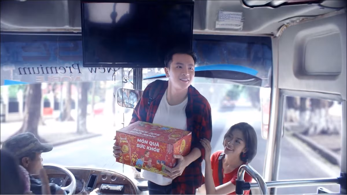 Trao qua suc khoe, Tra Dr Thanh nhan nhu nguoi tre ve voi cha me ngay Tet