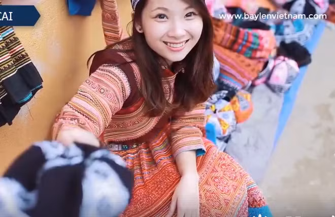 Hot girl dan toc chi can "100 nghin la cuoi" ngay o Sapa