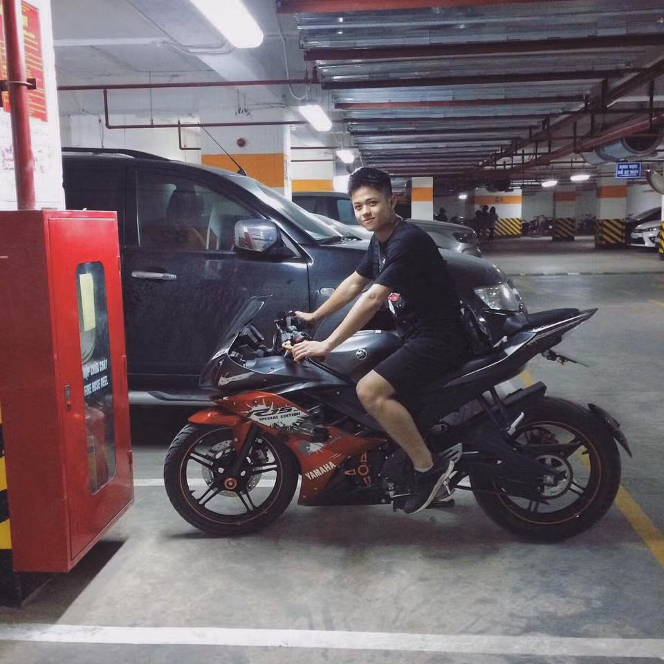 Hot boy đại học Thăng Long thường xuyên đăng những tấm hình với diện mạo khỏe khoắn lên trang cá nhân.