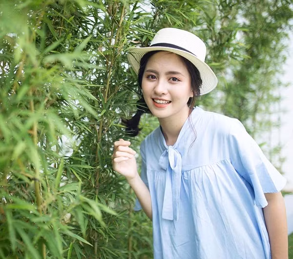 Không chỉ xinh đẹp, cô bạn Thu Trang cũng có thành tích học tập tốt. Năm lớp 10, cô từng tham gia thi học sinh giỏi môn Vật lý.