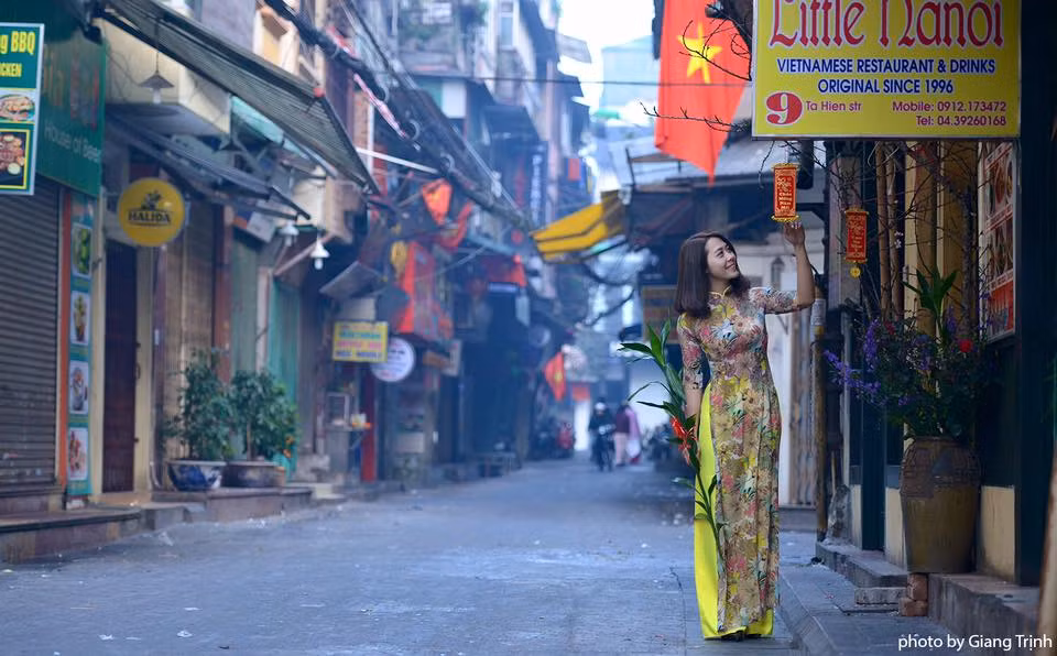 Nét dịu dàng của cô gái Hà Thành xuống phố...