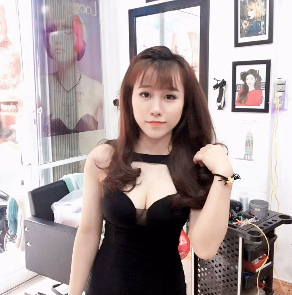 Trên Facebook cá nhân, Hồng Nguyễn giới thiệu mình đang là sinh viên ĐH Khoa học tự nhiên TP HCM.