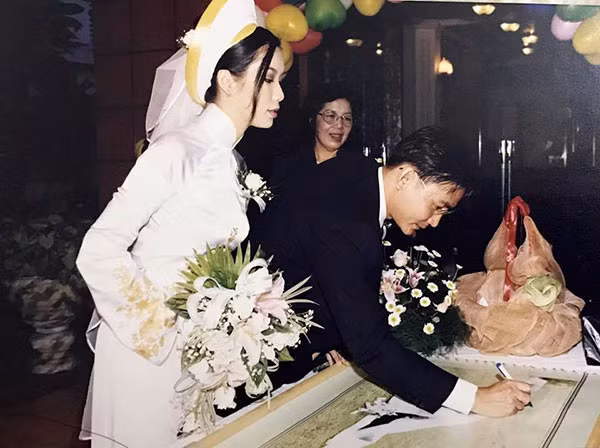 Nữ diễn viên và ông xã là một trong những cặp đôi hạnh phúc của showbiz Việt.