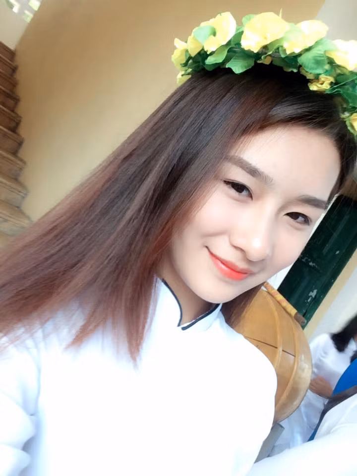 Kim Chi bày tỏ cô khá bất ngờ khi bị nhầm lẫn là cô bé trên bìa sách. Ban đầu, khi thấy bạn bè chia sẻ về sự nhầm lẫn này, Kim Chi tưởng đó chỉ là câu chuyện đùa vui. Tuy nhiên, khi thấy nhiều người hỏi cô có phải là nhân vật trong bức hình bìa sách hay không, cô bạn phải đính chính sự việc.