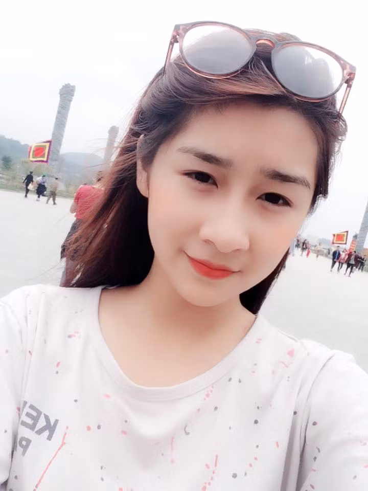 Trên Facebook cá nhân, cô bạn liên tục đính chính thông tin nhầm lẫn về mình.