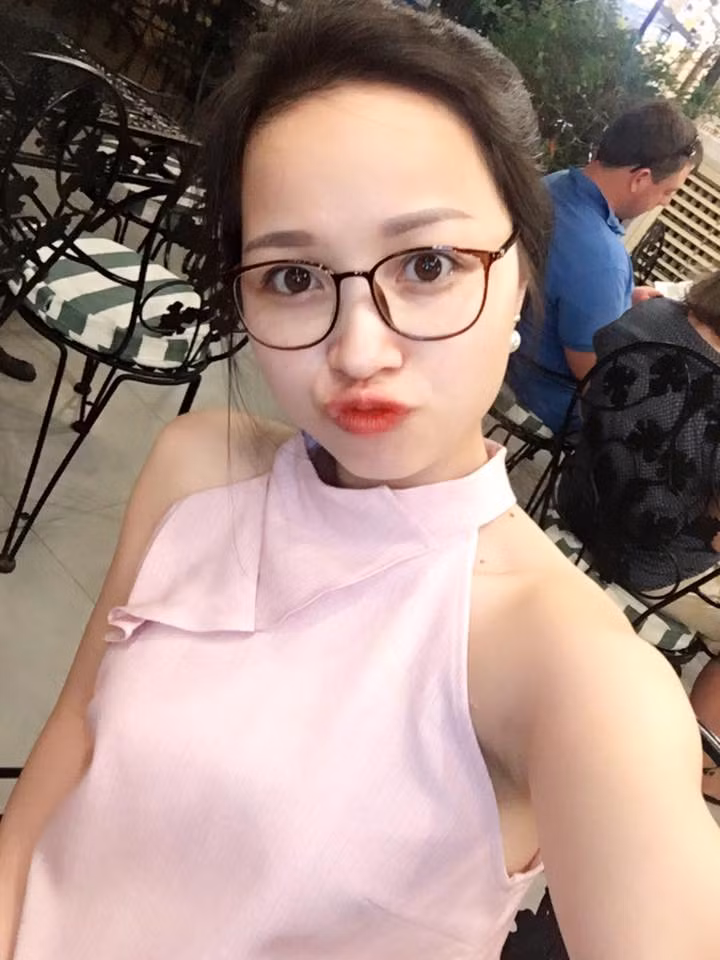 Ngoài đời, sếp nữ 9X này cũng thường xuyên đăng tải hình ảnh nhí nhảnh, đam mê du lịch khám phá.