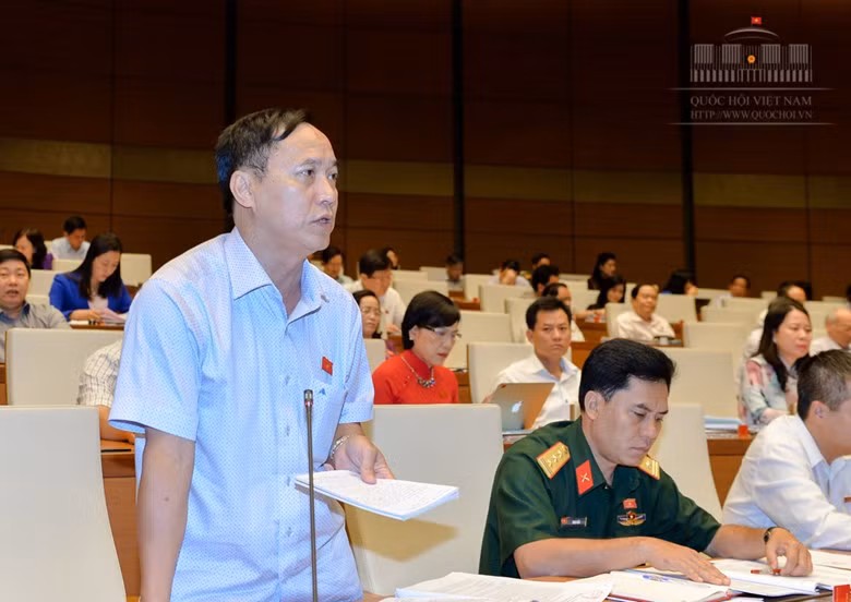 Thiếu tướng Nguyễn Mai Bộ, Ủy viên Thường trực Ủy ban Quốc phòng và An ninh của Quốc hội: "Chúng ta đi thanh tra, kiểm tra ở đâu cũng quân hùng tướng mạnh, có ô tô, còi hú nhưng có hiệu quả bằng một bài báo, một phóng viên không? Ta phải so sánh như thế về tính hiệu quả của công tác phòng, chống tham nhũng”.