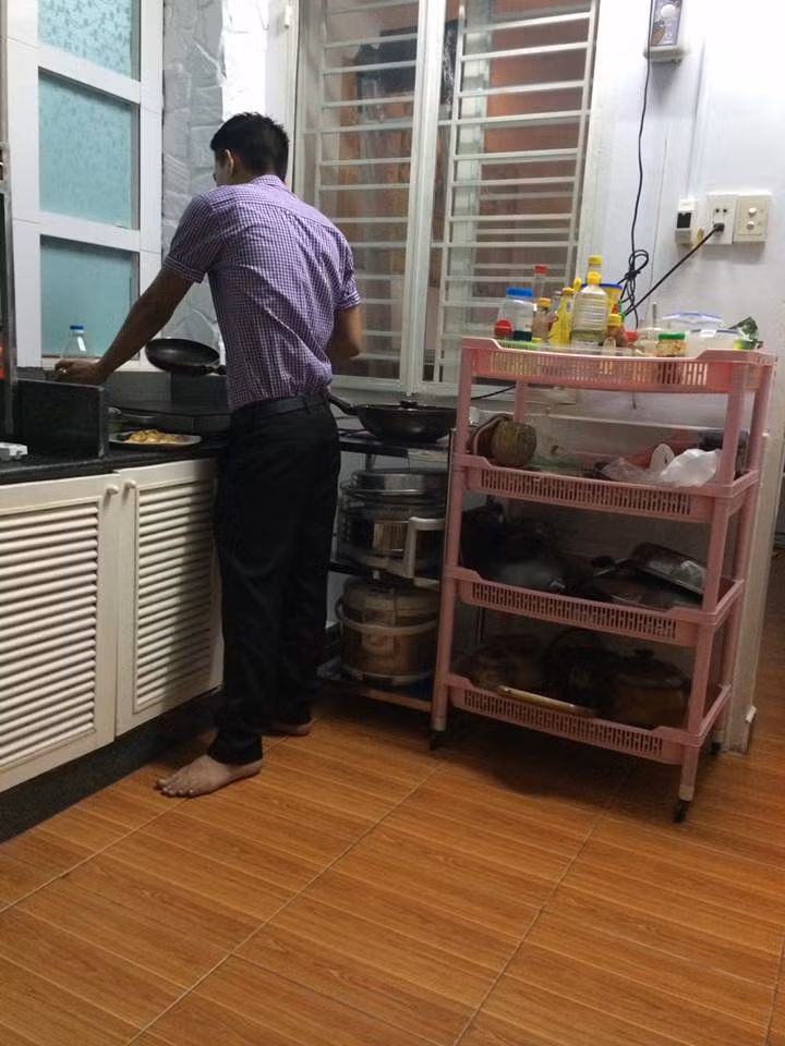 Tuy thi thoảng vẫn mắc lỗi, nhưng theo các bà vợ, các ông chồng Việt Nam chất lượng cao đều là người yêu thương gia đình, đỡ đần vợ con.