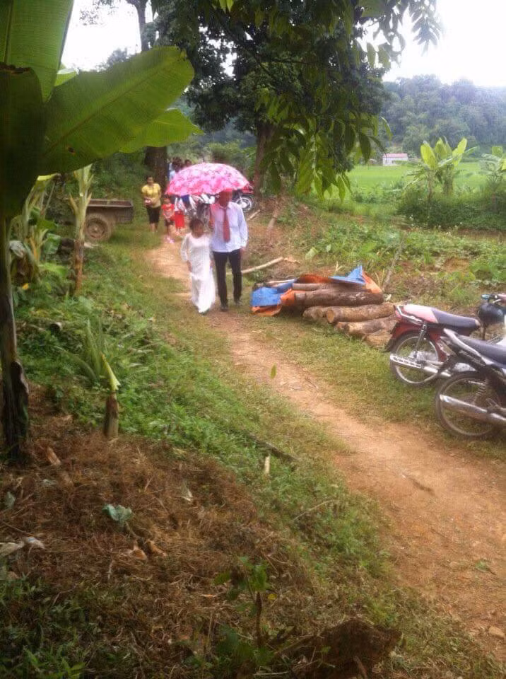 Sau sự nỗ lực thuyết phục gia đình và bằng tình yêu, cuối cùng cô dâu 8X và chú rể 9X ở Lạng Sơn đã đến được bến bờ hạnh phúc trong sự chúc phúc của mọi người. Trên mạng, nhiều bình luận đã bày tỏ sự ngưỡng mộ với tình yêu cảm động của hai người: "cái kết có hậu lắm", "tình yêu chân chính là đây", "tri kỉ là điều quan trọng nhất.."