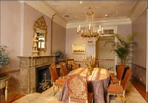 Brad chia sẻ: "Con người New Orleans rất tuyệt vời. Chúng tôi có thể sống tự do, thoải mái, có thể đạp xe dạo quanh thành phố cả ngày mà không ai soi mói hay chụp hình. Mọi người đối xử với chúng tôi như thể những người hàng xóm thân thiết".