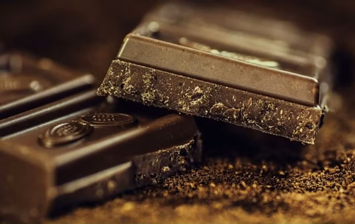 Socola: Socola có nhiều chất polyphenol giúp cải thiện lưu thông máu và giữ cho da của bạn săn chắc. (Ảnh: Pixabay)