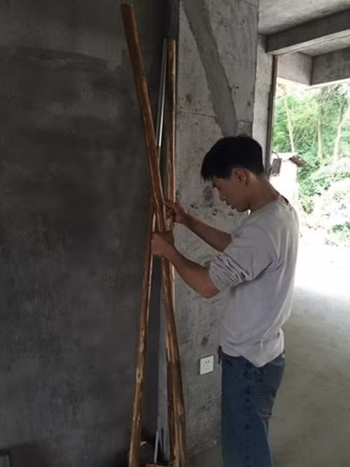 Chuyen la hom nay: Cau be lam tro mao hiem va chuyen dau long phia sau-Hinh-4