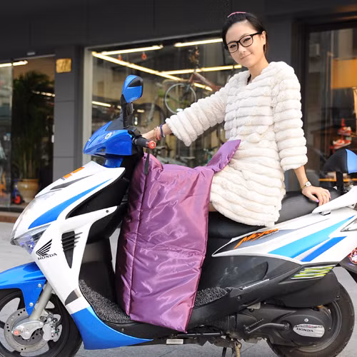 Chúng được quảng cáo với lớp ngoài nilon để chắn gió và nước mưa, ngăn cái lạnh "tấn công" người lái xe.