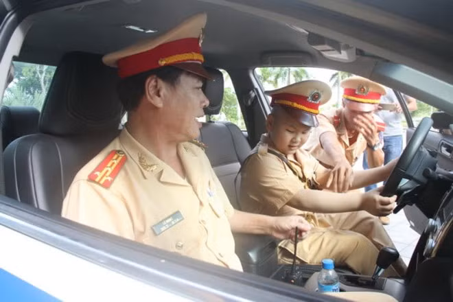 Da Nang giup cau be ung thu thuc hien uoc mo lam canh sat-Hinh-6