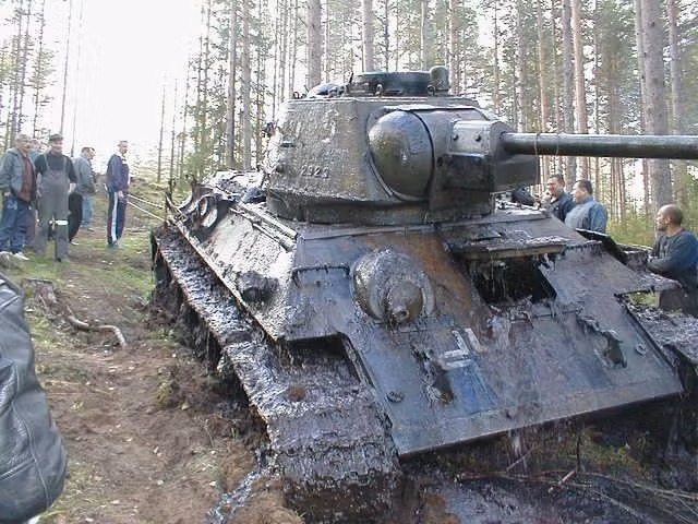Điều này cũng lý giải tại sao chiếc T-34 và chiếc M4 Sherman của Mỹ có giá tương đương nhau vì hai chiếc xe tăng này đều có cùng trọng lượng và cùng được sản xuất trên dây chuyền do Ford thiết kế. Tuy vậy, về hiệu quả sử dụng thì có vẻ như người Liên Xô đã làm tốt hơn người Mỹ rất nhiều. Nguồn ảnh: Flickr.
