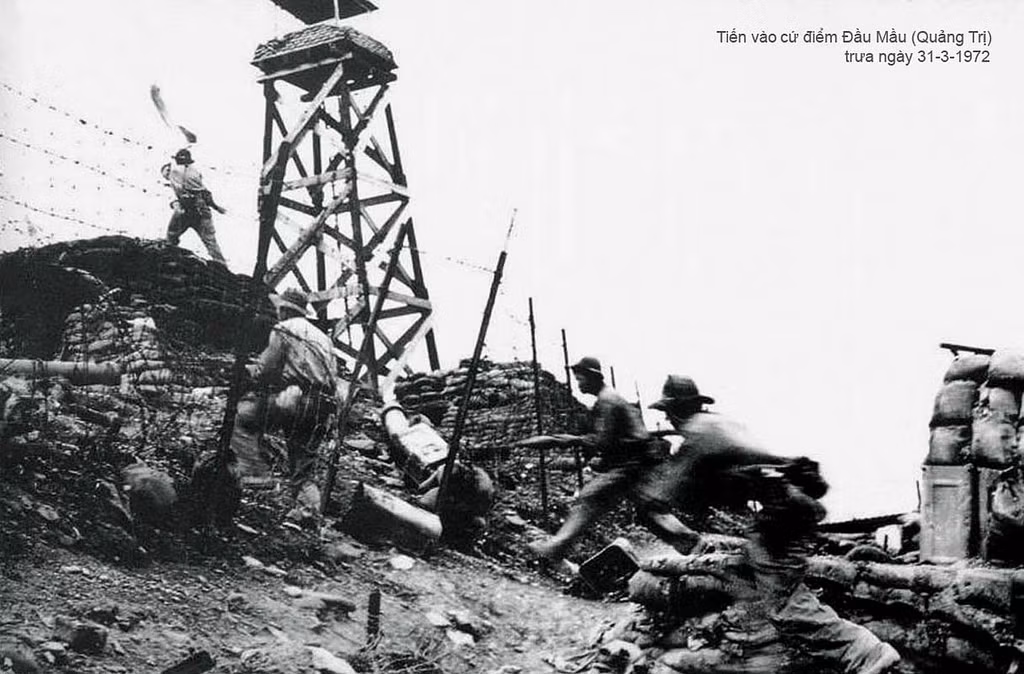 Ngày 31/3/1972, căn cứ Đầu Mấu ở Quảng Trị chính thức bị thất thủ, Quân Giải phóng tràn ngập căn cứ. Nguồn ảnh: Flickr.