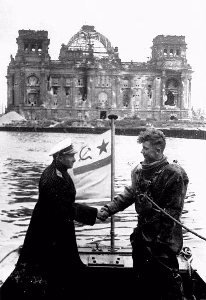 Thợ lặn và Hải quân Liên Xô cũng tham gia trận chiến Berlin này. Nguồn ảnh: Flickr.