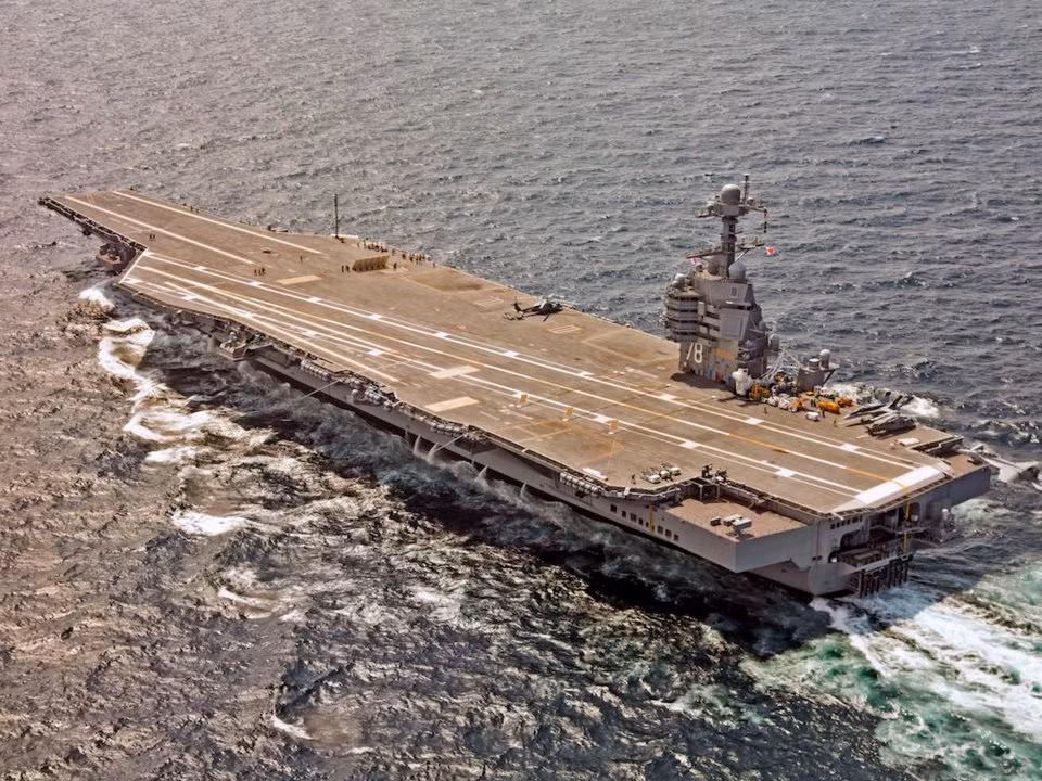 Đứng đầu bảng là tàu sân bay lớp Gerald R. Ford của Mỹ. Đây là loại tàu sân bay mới nhất của lực lượng Hải quân Mỹ và được thiết kế để phù hợp với nhu cầu hoạt động của loại máy bay F-35C trong tương lai. Nguồn ảnh: BI.