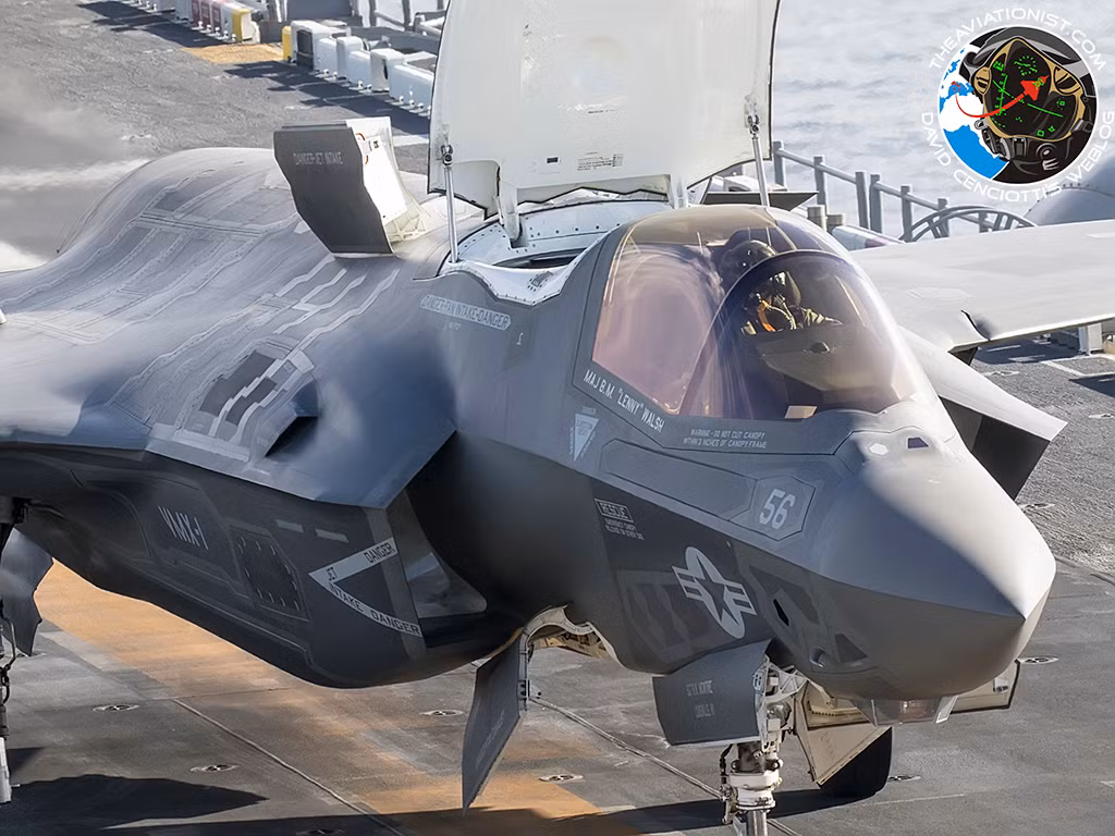 Giống với loại chiến đấu cơ trước đó của Thủy quân Lục chiến Mỹ là AV-8B Harrier, máy bay F-35B cũng có khả năng cất cánh với đường băng cực ngắn và có thể hạ cánh thẳng đứng. Mặc dù vậy, F-35B chưa thực sự tham chiến nên khó có thể so sánh hiệu suất chiến đấu của nó với AV-8B Harrier được. Nguồn ảnh: Aviation.