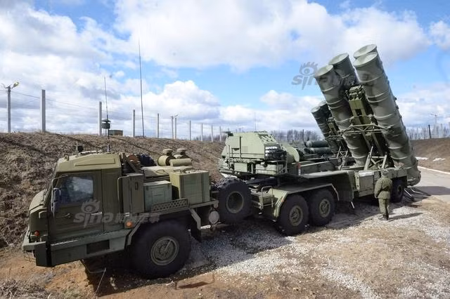 Tổng cộng trên thế giới hiện tại đang có khoảng 350 tổ hợp tên lửa S-400 đã được đưa vào hoạt động, phần lớn trong số đó hoạt động tại Nga. Nguồn ảnh: Sina.