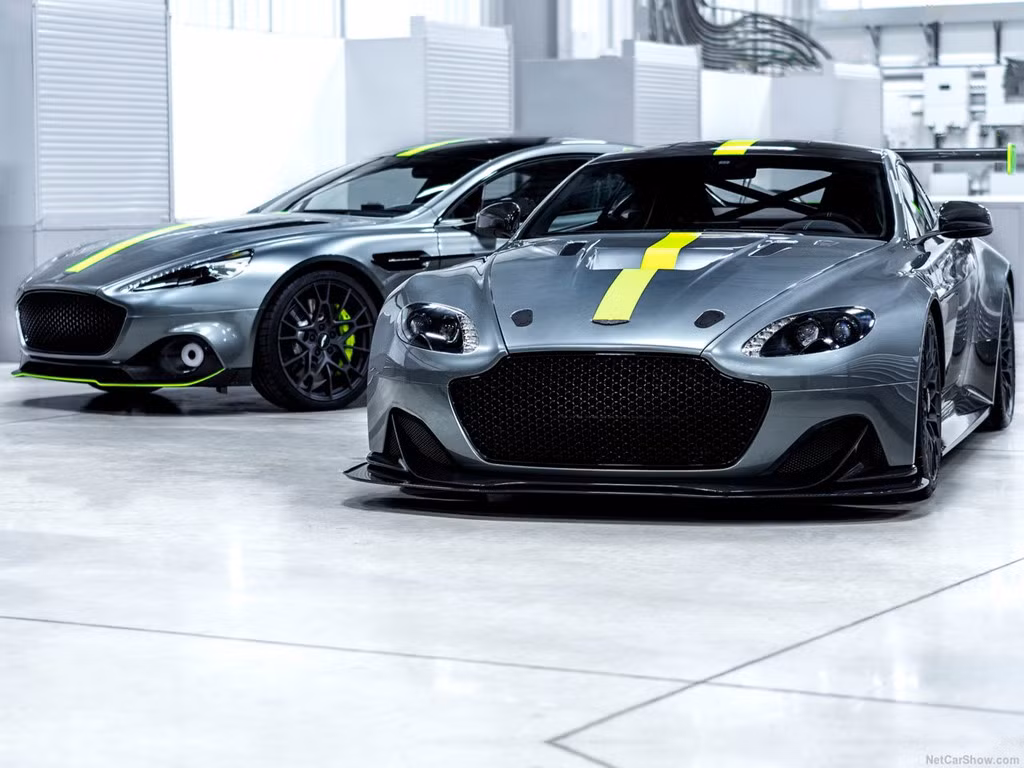 Mui xe và cánh gió phía sau được thiết kế giống như chiếc xe giành chiến thắng tại giải WEC. Aston Martin cung cấp hai phiên bản đặc biệt gồm AMR và AMR Pro. Tất nhiên phiên bản AMR Pro được trang bị nhiều tính năng cao cấp hơn AMR thông thường.