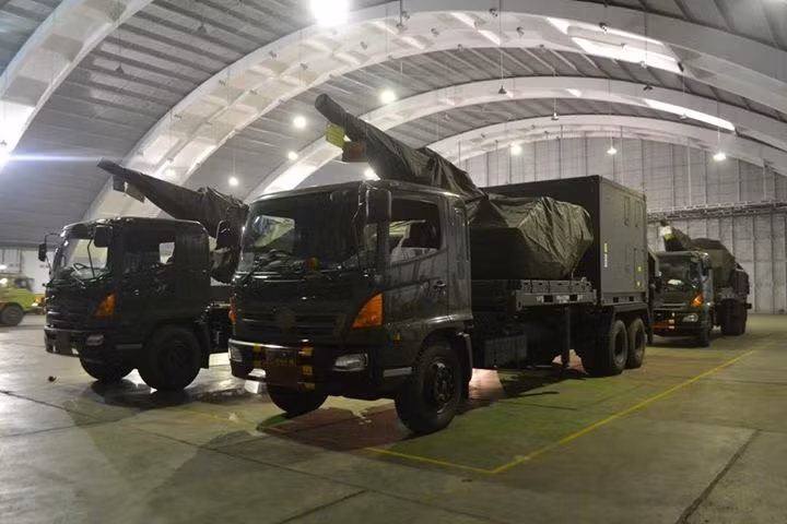 Hệ thống phòng không nổi danh của Đức được sản xuất bởi Tập đoàn Rheinmetall nhưng trước đấy lại do Oerlikon của Thụy Sĩ phát triển. Tổ hợp này bao gồm mô-đun điều khiển, mô-đun chỉ huy, mô-đun radar cảm biến và hai khẩu pháo 35 mm. Nguồn ảnh: Indonesia.