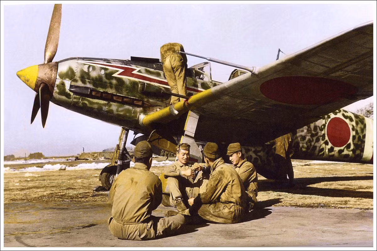 Ra đời từ năm 1942 và được sản xuất liên tục tới khi Chiến tranh Thế giới thứ 2 kết thúc, máy bay tiêm kích Kawasaki Ki-61 được sản xuất bởi tập đoàn Kawasaki của Nhật Bản và là một trong những loại máy bay tiêm kích uy lực nhất của lực lượng này trong Thế chiến. Nguồn ảnh: Mseum.