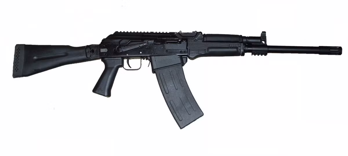Có tên gọi Saiga 12, khẩu súng bắn đạn ghém hay súng shotgun sử dụng lại một phần thiết kế của súng tiểu liên AK-47 nổi tiếng này do Nga sản xuất trong giai đoạn đầu những năm 1990 của thế kỷ trước. Nguồn ảnh: Wiki.