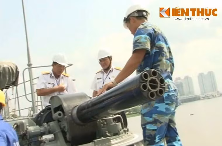 Điểm yếu của loại pháo này chính là ở cơ số đạn dự trữ của nó. Với cơ số đạn dự trữ chỉ 2000 viên, khẩu pháo này chỉ bắn được liên tục khoảng 20 giây trước khi hết đạn. Việc nạp đạn lại cho AK-630 lại tốn khá nhiều thời gian do nó sử dụng cỡ đạn tiêu chuẩn 30mm, khá cồng kềnh.