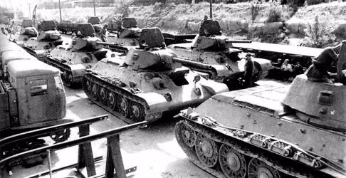 Được sản xuất hàng loạt với số lượng lớn kể từ năm 1940, xe tăng T-34 là một trong những quân bài chủ chốt giúp Liên Xô chiến thắng được Đức quốc xã ở Mặt trận phía Đông. Và câu hỏi được khá nhiều người yêu thích T-34 quan tâm là để sở hữu một chiếc xe tăng T-34, Quân đội Liên Xô phải bỏ ra bao nhiêu tiền? Nguồn ảnh: Tank.