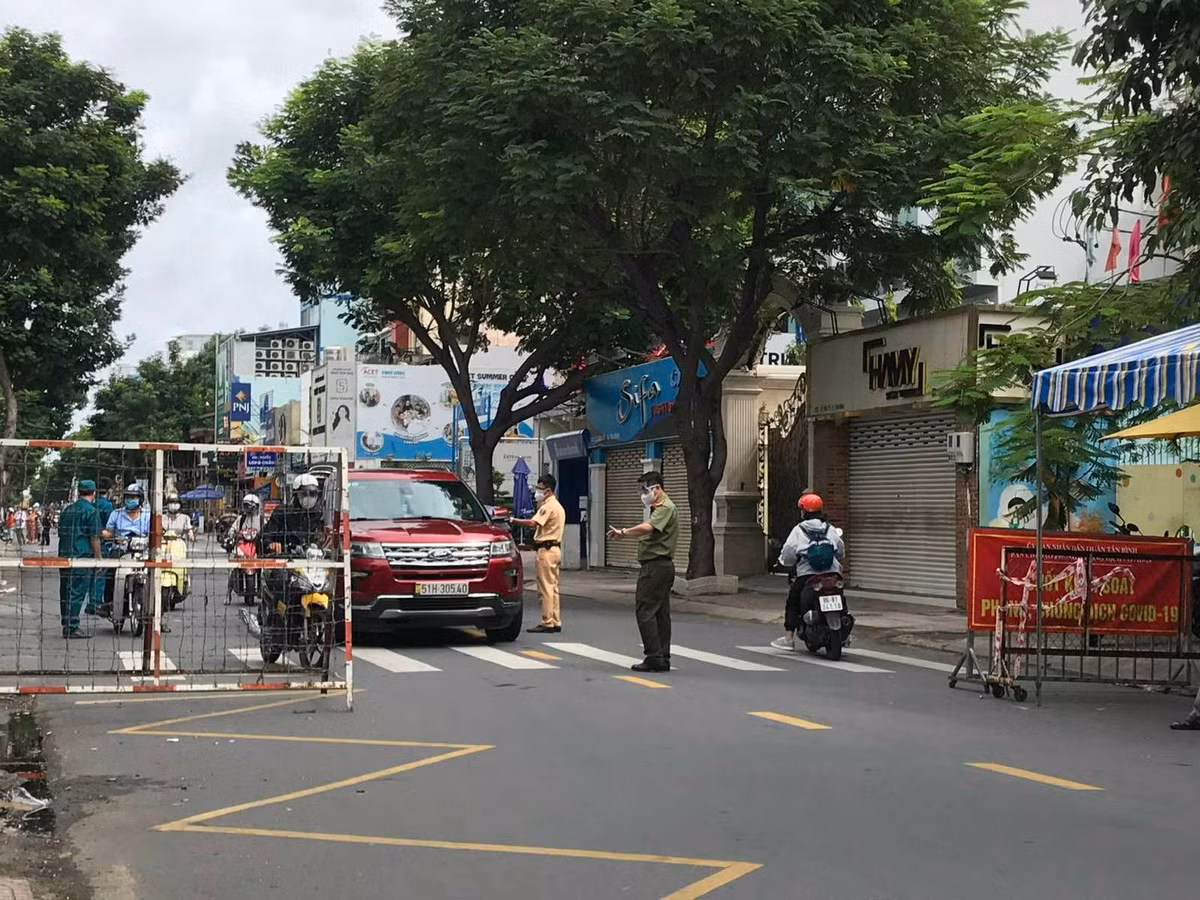 Một năm đỉnh dịch ở TPHCM: Những ngày “oằn mình”! - Hình 3 Mot nam dinh dich o TPHCM: Nhung ngay “oan minh”!-Hinh-3