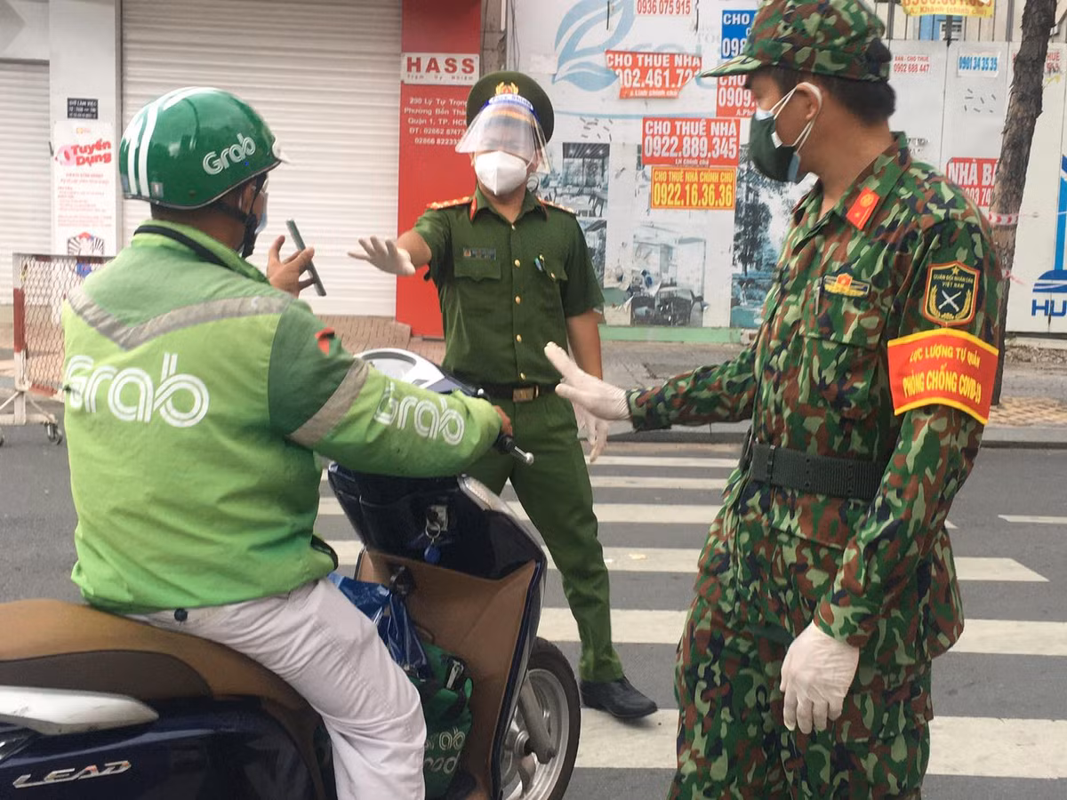 Một năm đỉnh dịch ở TPHCM: Những ngày “oằn mình”! - Hình 4 Mot nam dinh dich o TPHCM: Nhung ngay “oan minh”!-Hinh-4