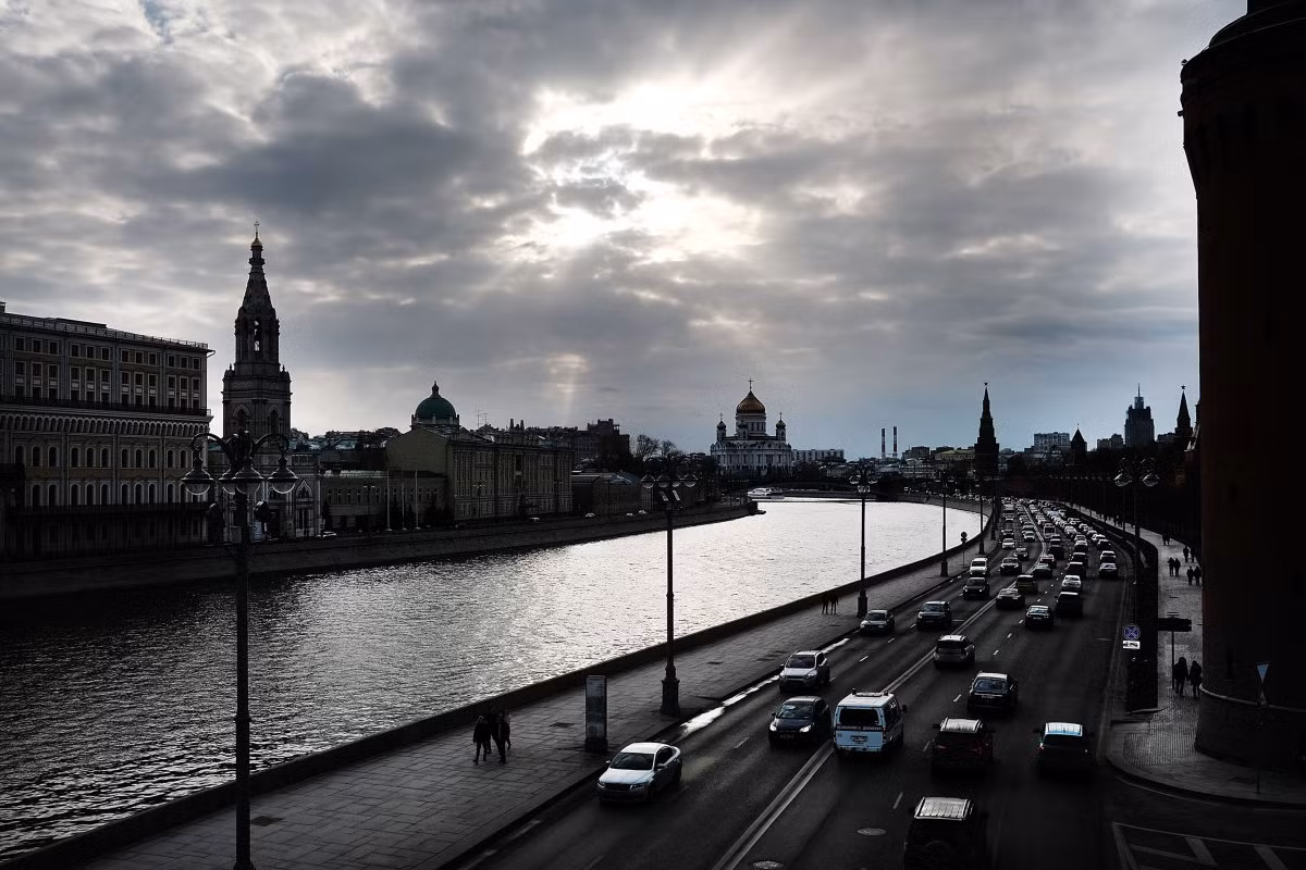 Dòng sông Moscow chảy qua Điện Kremlin trong bức ảnh chụp hồi tháng 3/2017. Ảnh USN
