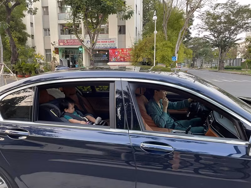 Trước khi lấy chồng, Đàm Thu Trang đã có cuộc sống giàu có. Cô không hoạt động nghệ thuật mà tập trung kinh doanh. Khi nên duyên với Cường Đô la, Đàm Thu Trang hỗ trợ nửa kia đắc lực trong công việc.
