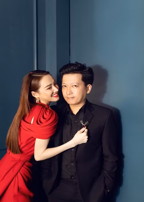 Sau khi lấy Trường Giang, Nhã Phương được khen sở hữu vòng một đẫy đà gợi cảm hơn nhưng đôi tay và chân của cô lại gầy rộc khiến fan khá lo lắng.