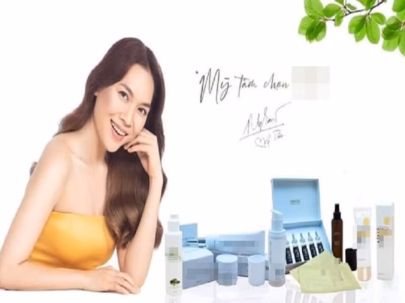 Giữa lùm xùm, Mỹ Tâm chỉ khéo léo đăng trên Fanpage cá nhân dòng chú thích đầy ẩn ý: “Đúng thì vẫn luôn là đúng chứ không có kiểu đúng cũng thành sai được! Chỉ có người sao sao đó mới thấy đúng cũng thành sai thôi!”.