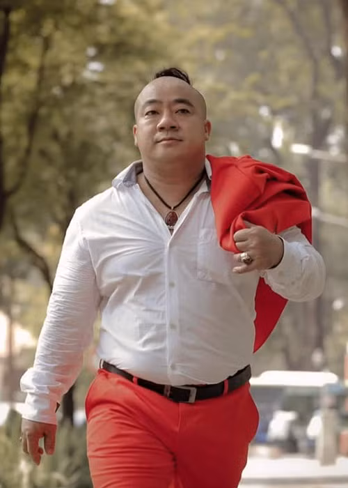 Sau nhiều năm hoạt động nghệ thuật, Hiếu Hiền có chỗ đứng nhất định song chưa thuộc hàng ngôi sao.
