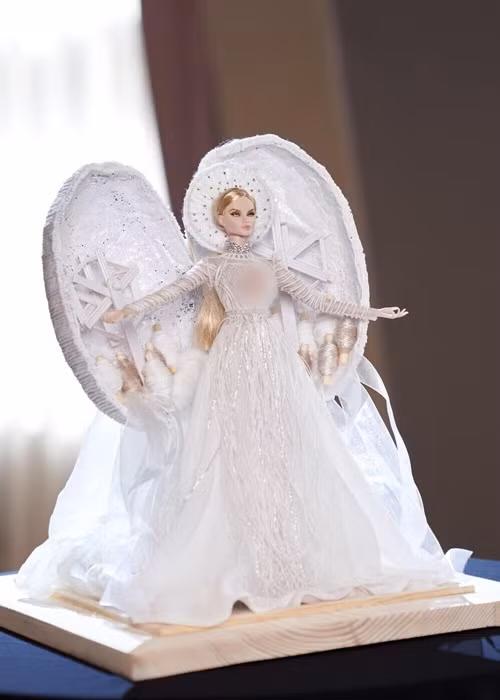 "Kén em" là bộ trang phục dân tộc Khánh Vân mang đến cuộc thi Miss Universe 2020 - Hoa hậu Hoàn vũ Thế giới 2020. Tác giả của bộ trang phục là NTK Khoa Lỗ. Ảnh: Saostar