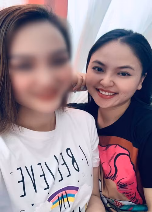 Sau status gây xôn xao về Tú Dưa, Lam Trang khoe hình ảnh rạng rỡ dự một đám cưới.