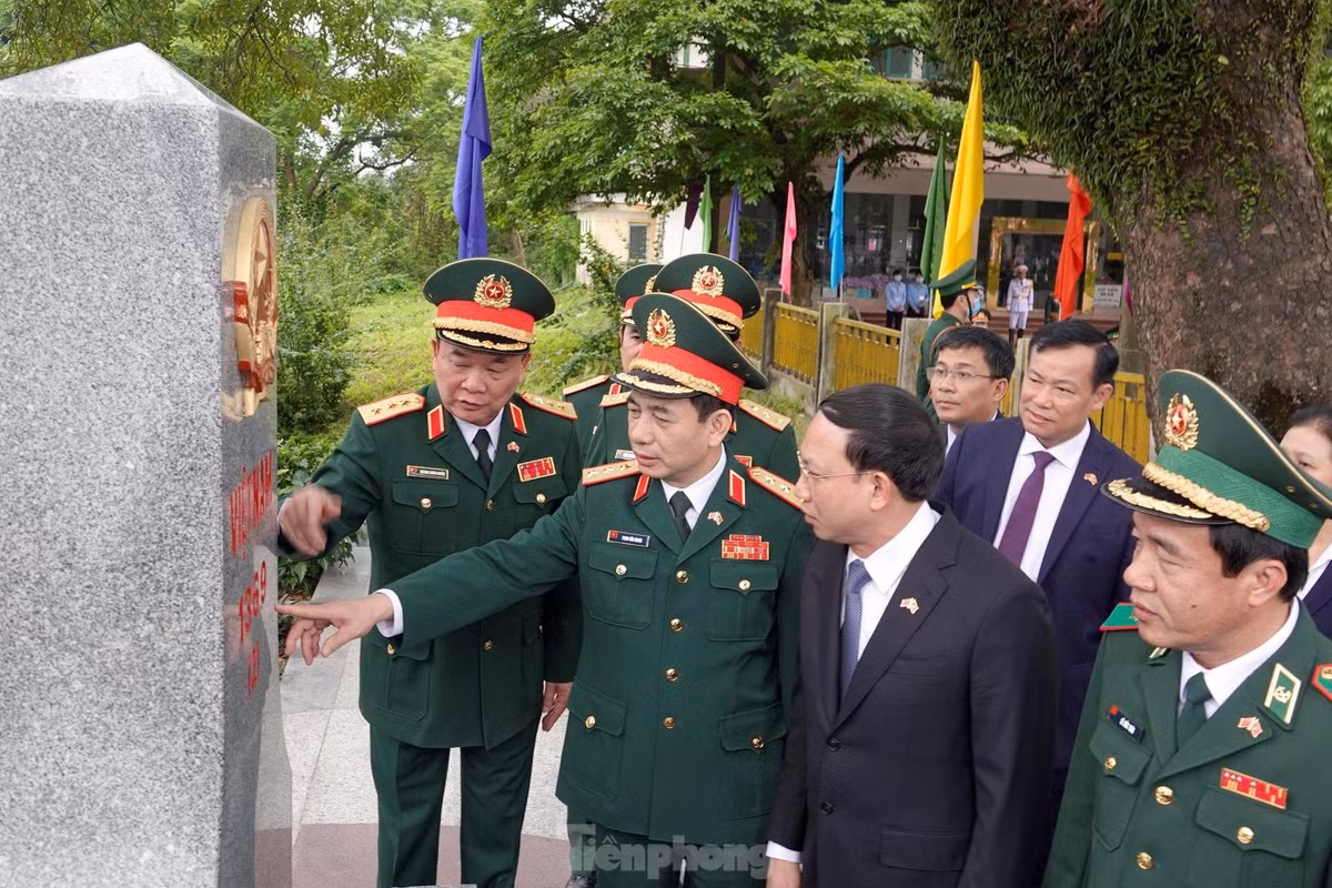Thuong tuong Phan Van Giang va Thuong tuong Nguy Phuong Hoa hoi dam tai Trung Quoc-Hinh-6