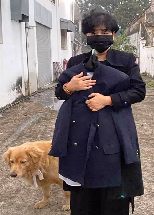 Sinh thời, ông xã của Minh Hằng hết lòng chiều chuộng vợ. Cả hai dù không có con chung nhưng sống rất hạnh phúc.