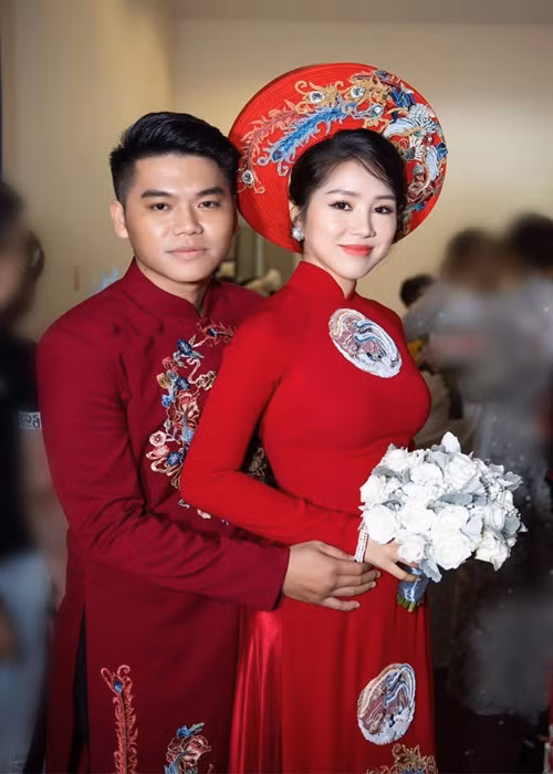 Sau khi ly hôn Quách Ngọc Ngoan, Lê Phương gặp và yêu Trung Kiên. Cặp đôi nên duyên từ một lần đi biểu diễn phục vụ các chiến sĩ ở đảo Trường Sa. Do Lê Phương hơn Trung Kiên đến 7 tuổi, có con riêng nên mẹ của Trung Kiên từng phản đối mối tình này.