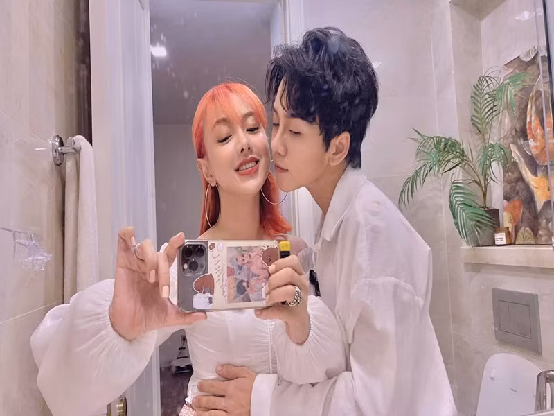 Trước Kenji, Lan Trinh chưa từng công khai bất kỳ mối tình nào.