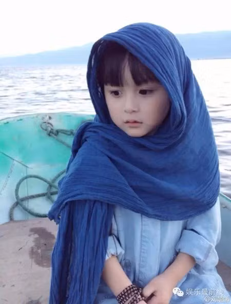 Lưu Sở Điềm. Với đôi mắt to tròn, khuôn mặt đẹp như tranh vẽ cô bé Lưu Sở Điềm dễ dàng chinh phục trái tim người hâm mộ.