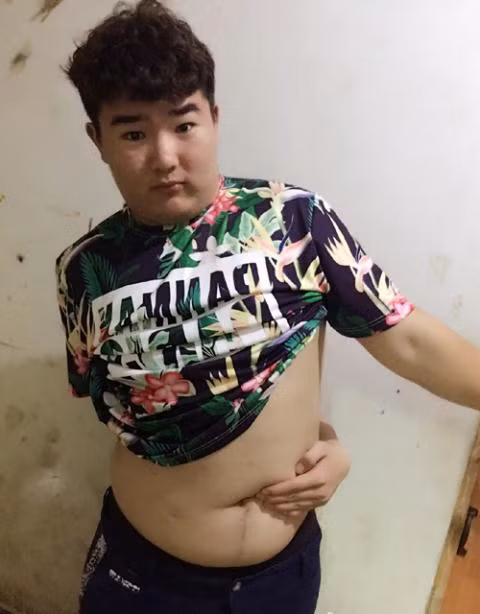 Tuy nhiên, nhiều ý kiến cho rằng chỉ sở hữu vòng eo nhỏ thôi chưa đủ để tạo thành thành công cho thử thách này. Hai yếu tố vô cùng quan trọng khác đó chính là bạn phải sở hữu cánh tay dài cùng một cơ thể dẻo dai nhất định. Thêm vào đó, hiện chưa có chính xác nghiên cứu nào chứng minh thử thách trên là đúng để xác định body chuẩn, như anh chàng béo trên này vẫn có thể chạm tay vào rốn chẳng hạn.